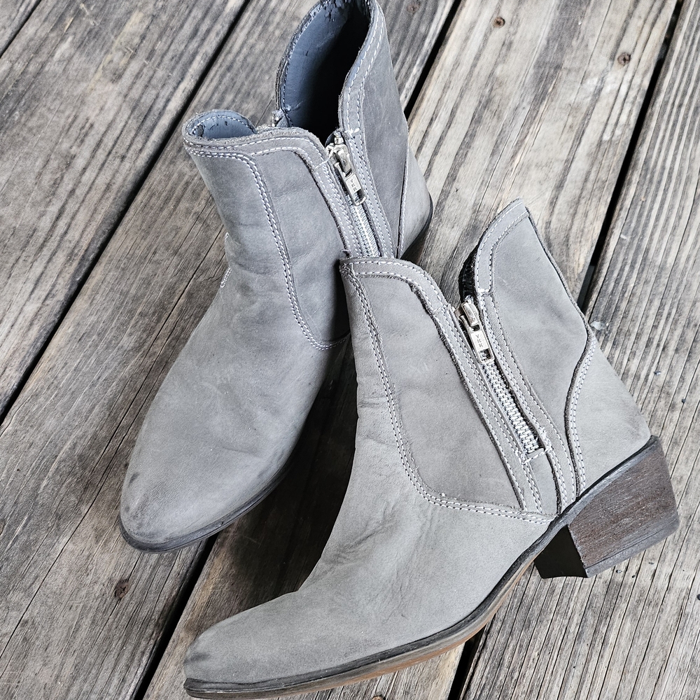 Steve Madden 'Zipster' Ankle Booties in Smokey Grey Nubuck Size 6